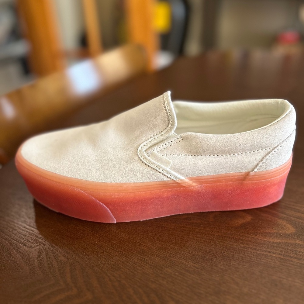 NEW IN BOX Vans Suede Platform Slip Ons, Cream/Coral, Size W9.5/M8